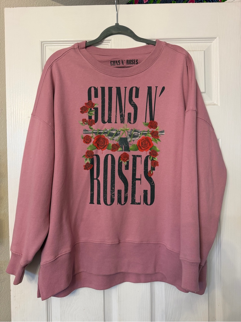 Guns N' Roses Women's Dusty Pink Graphic Crewneck Sweatshirt